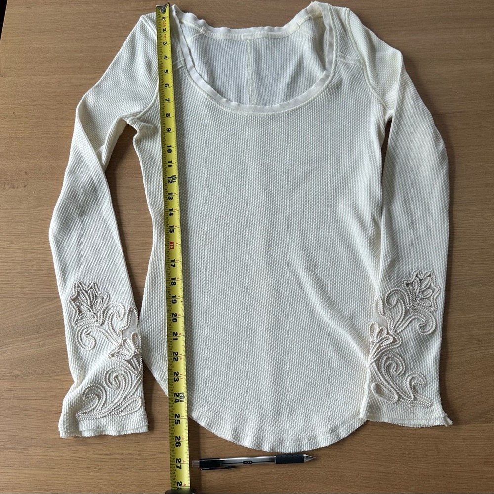 Free People Masquerade Cuff Lace Thermal Top Sz L Cream Boho Embellished Waffle - Picture 11 of 12